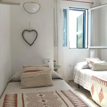 Encantadora Y Fresca Casa Familiar A 1min Del Mar Сasa de vacaciones